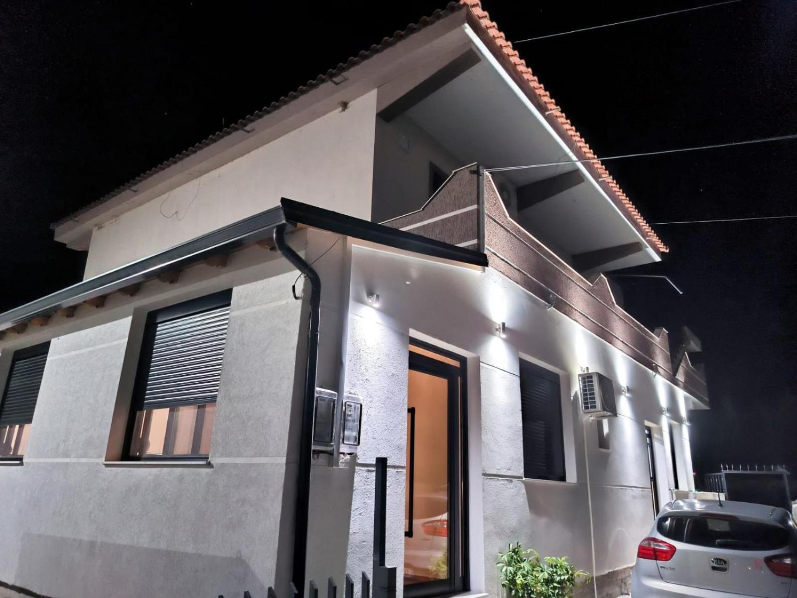 Guesthouse Aurel ベラト エクステリア 写真